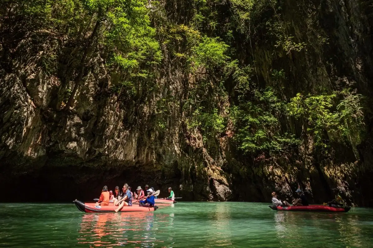 Kayak tra Mangrovie e formazioni rocciose 2 3 James Bond & Khai Island con Catamarano da Phuket o Khao Lak James Bond & Khai Island con Catamarano da Phuket o Khao Lak - immagine 3