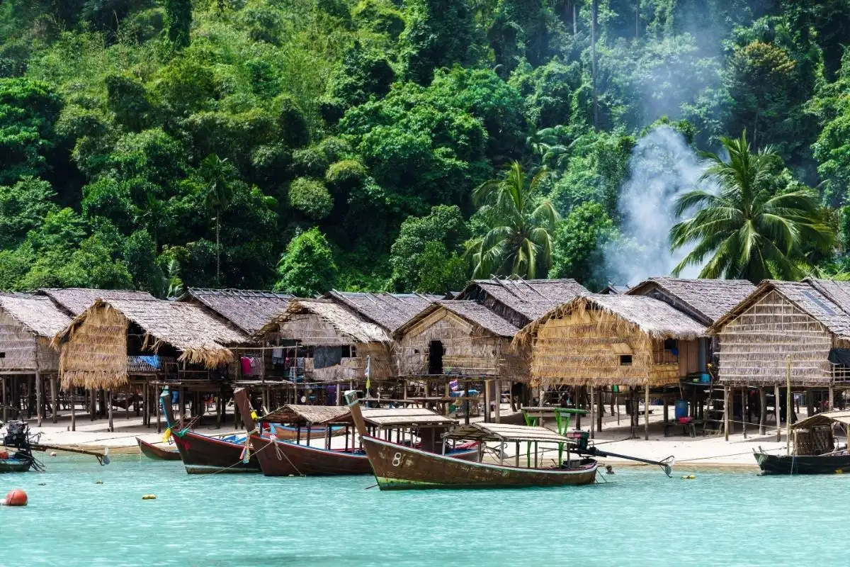 Villaggio Moken Surin 5 Isole Surin: Villaggio Moken & Snorkeling con Catamarano Veloce Isole Surin: Villaggio Moken & Snorkeling con Catamarano Veloce - immagine 5