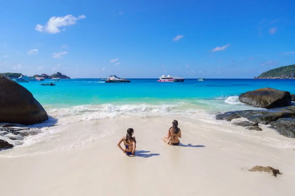 relax in spiaggia 3 Lazy Similan con Catamarano Veloce da Phuket o Khao Lak Lazy Similan con Catamarano Veloce da Phuket o Khao Lak - immagine 3