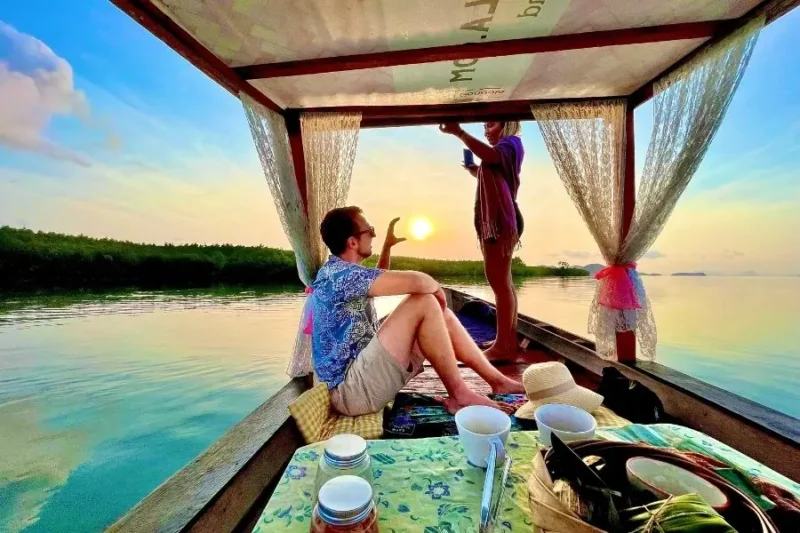 Escursione in Luxury Long Tail Boat Escursione Privata in Luxury Long Tail Boat (Da Krabi) 1