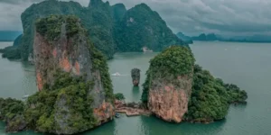 Isole rocciose boscose della baia di Phang Nga