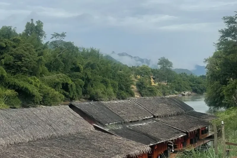 Resort sul fiume circondato da natura