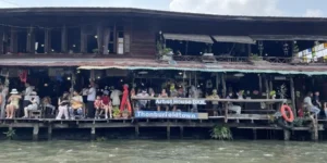 Casa degli artisti sul canale di Thonburi, Bangkok