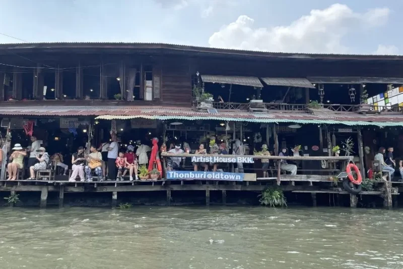 Casa degli artisti sul canale di Thonburi, Bangkok