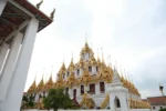 Archtecuttura del monastero Wat Ratchanatdaram a Bangkok