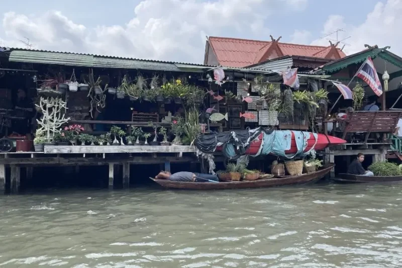 Momenti di Vita Locale Tra i Canali Di Tomburi