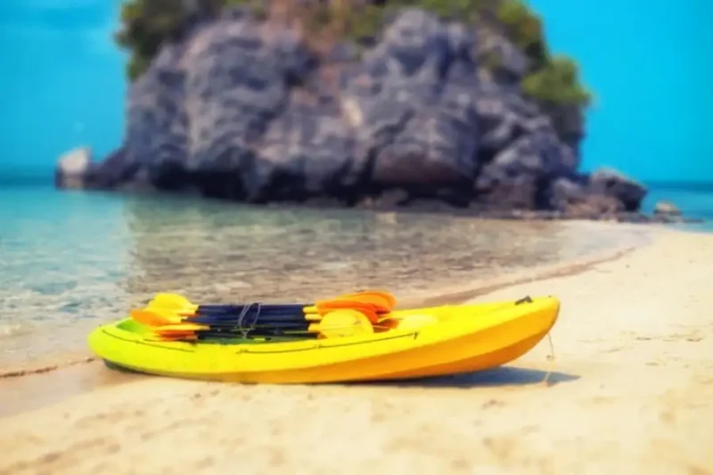 Kayak sulla spiaggia del Parco Nazionale di Ang Thong