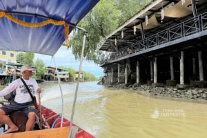 navigando tra le palafitte - escursione Khlong Khon mangrovie Bangkok