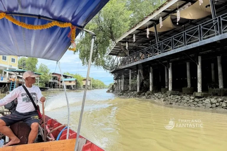 navigando tra le palafitte - escursione Khlong Khon mangrovie Bangkok